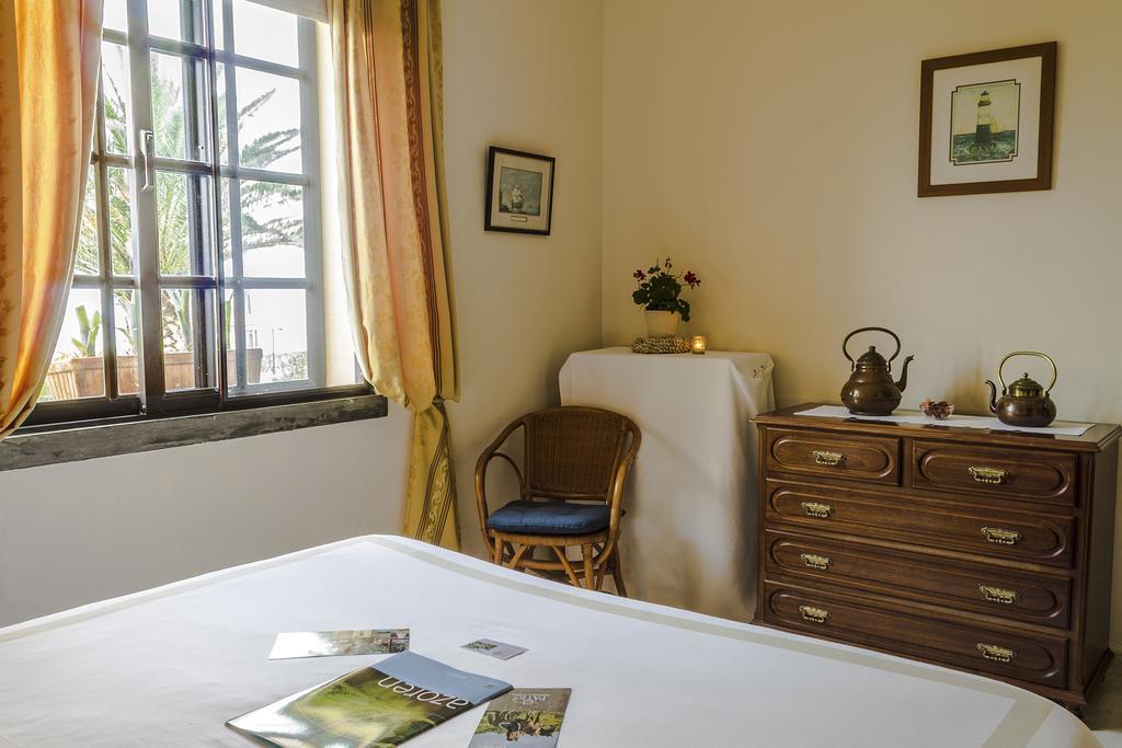 Vila Belgica Bed and Breakfast Horta  Habitación foto