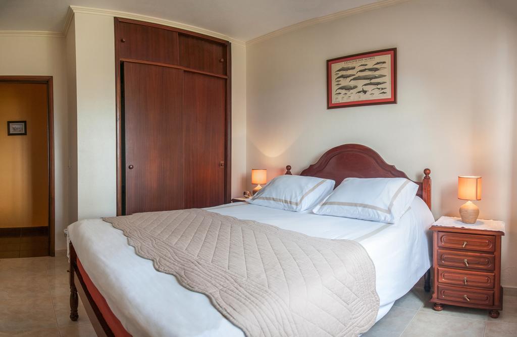 Vila Belgica Bed and Breakfast Horta  Habitación foto